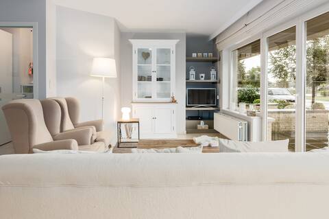 Top performing Airbnb: Comfortable 4-star apartment, 2 bedrooms, garage, spacious terrace in Koksijde