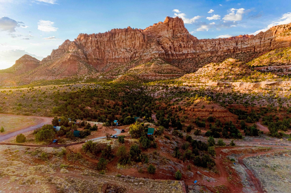 Zion A-Frame: Voted #1 Most Liked Stay by Airbnb - Tiny houses for