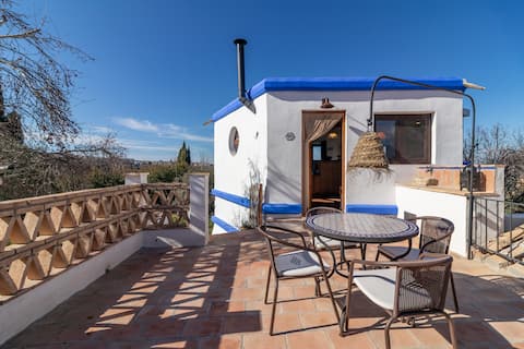 Rustic loft with a swimming pool and countryside near Granada