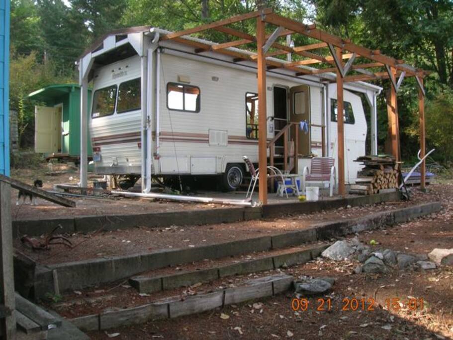 Woodland nest at it's island best. The photos will all look better with you in them!
the green structure behind is not the spa! Bath is INSIDE rental with shower and on demand hot water