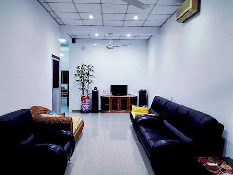 FAMILY HOMESTAY @TAMAN BATU PAHAT