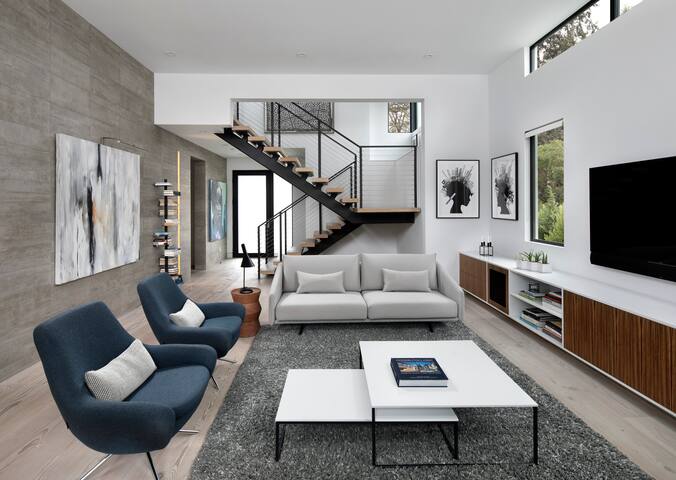 Stunning 5BR/4BA modern home, close to downtown gallery image 2