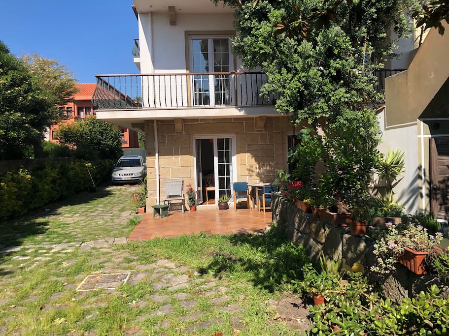 Garage access, terrace with direct acces from kitchen and dining room, and the balcony from the first floor with direct access from room 2 and 3 and from the living hall!