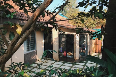 Aerostel Lonavala -Cozy 2BHK Bungalow for 5 people