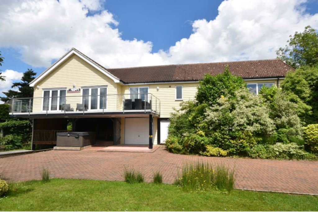 Rear drive hot tub and games room