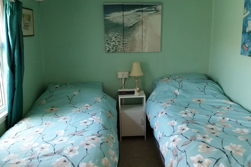 2nd bedroom