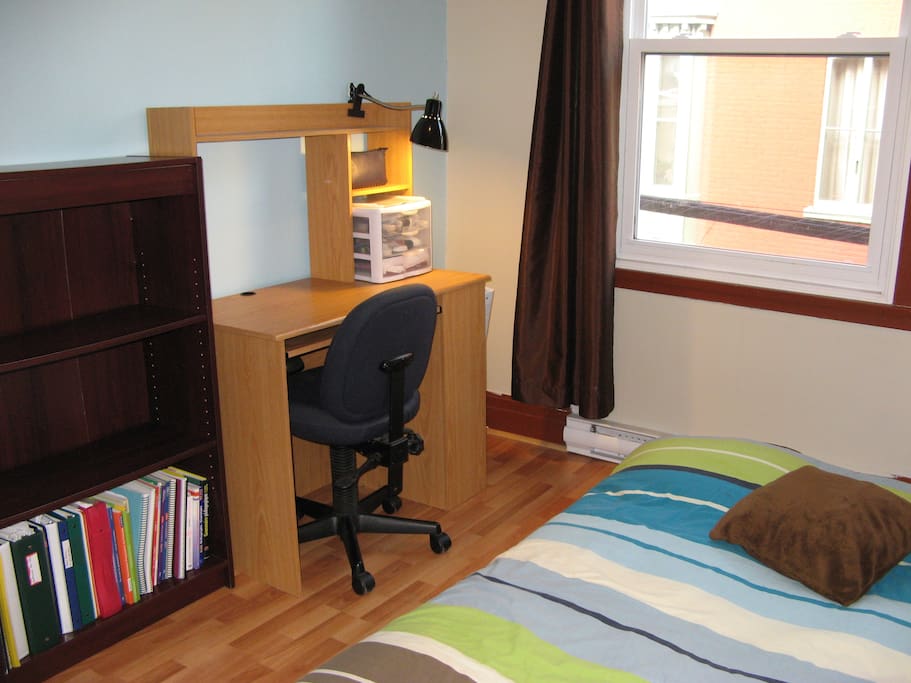 Petite chambre confortable