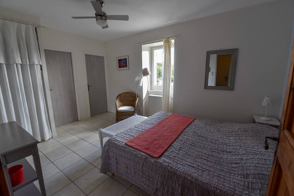 Chambre parents : vue d'ensemble