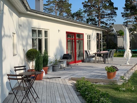 Lovely one-story villa in cozy Visby area.