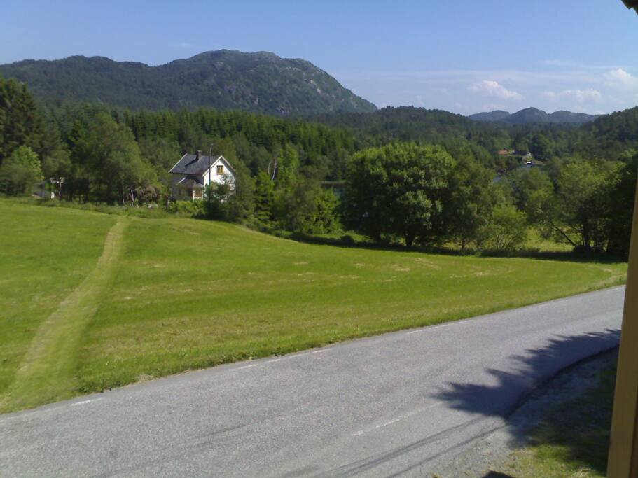 Hytten sett fra parkeringsplass