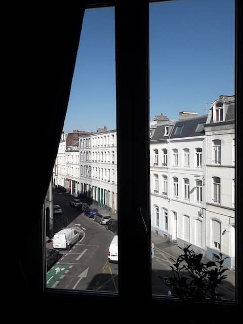 Appartement lumineux, plein centre, République.