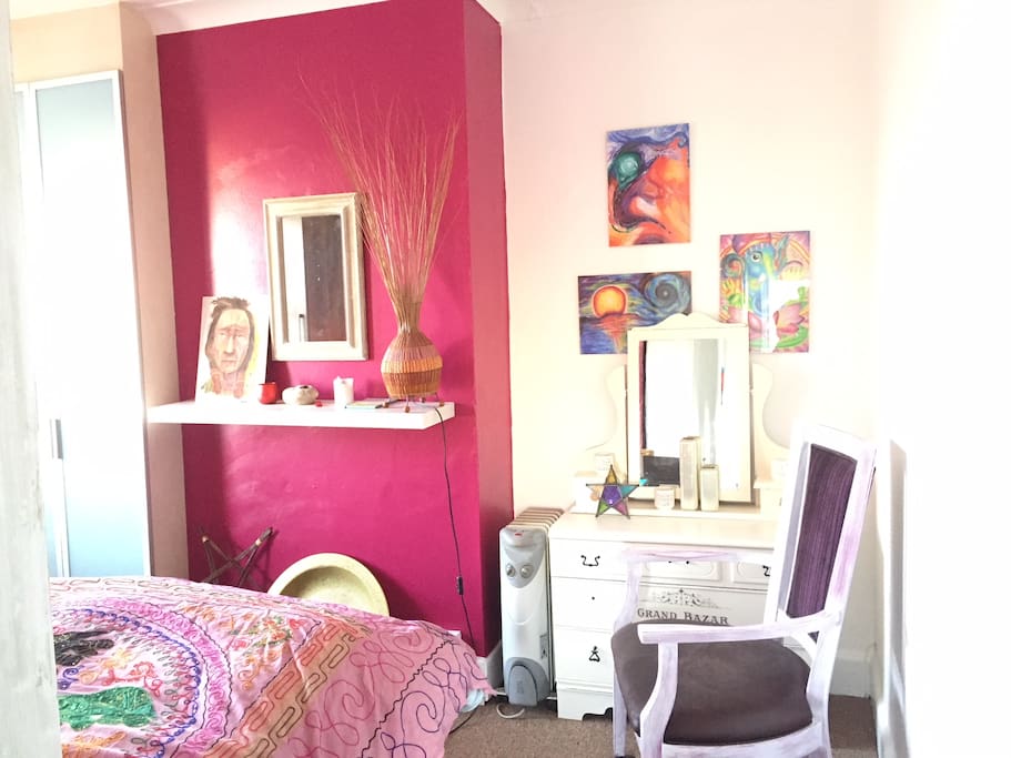 Serene and quiet double room to relax in, lovely candle lit at night time!