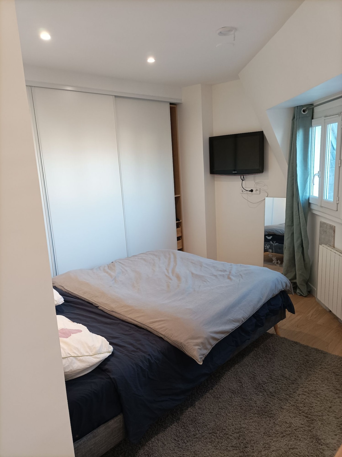 Spavaća soba 3, bračni krevet (160 x 200), garderoba, glavni apartman