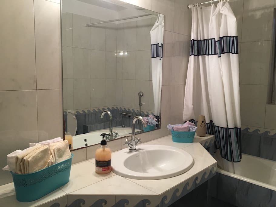 MAIN BATHROOM