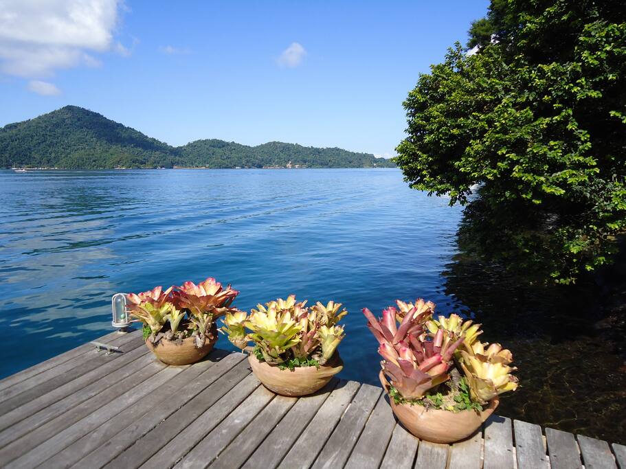 DECK SOBRE O MAR DA CASA