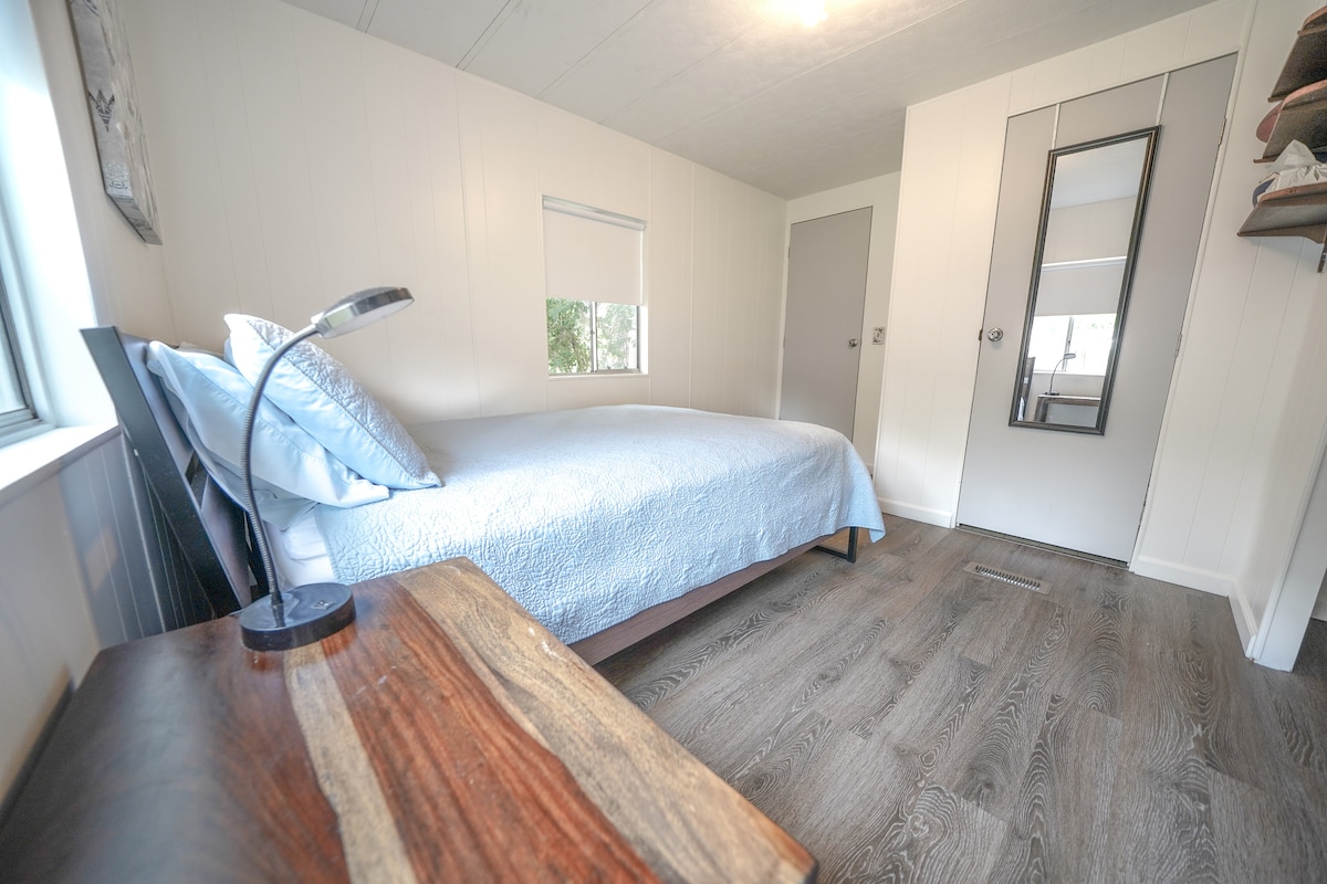 Zamjenski pogled na spavaću sobu.