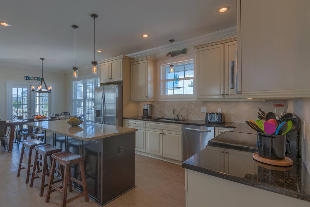 KItchen with Island/Breakfast Bar