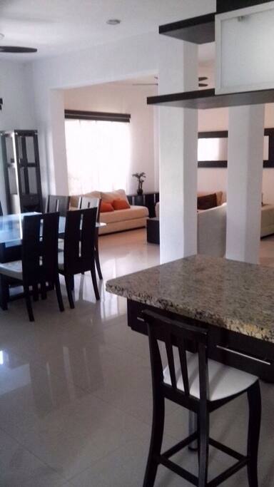 Huge lounge,beautiful view,2 balconies,with stunning views