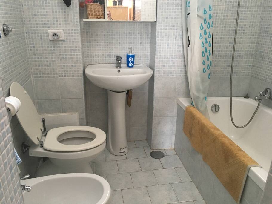 PRIVATE BATHROOM