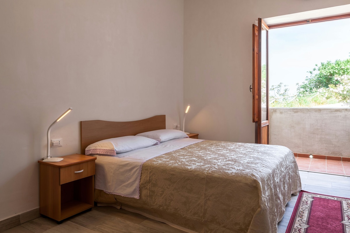 חדר שינה 1 עם חדר רחצה צמוד