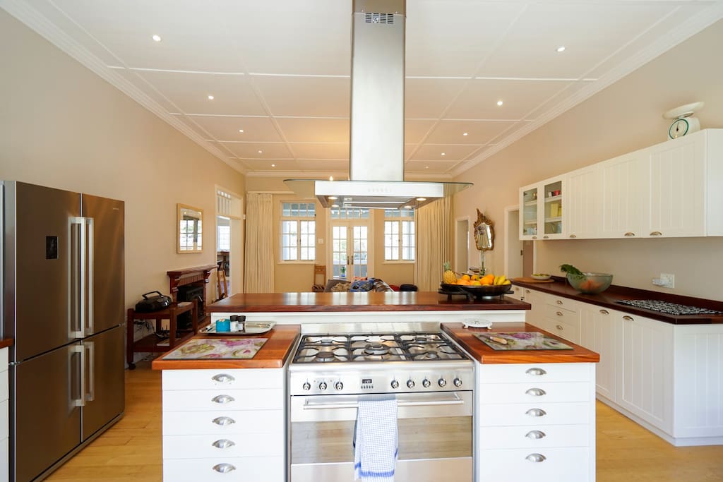 Well equipped modern Kitchen