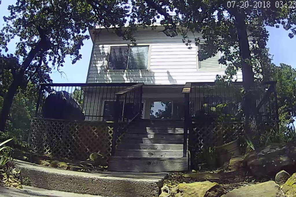 Rear Deck (faces lake)