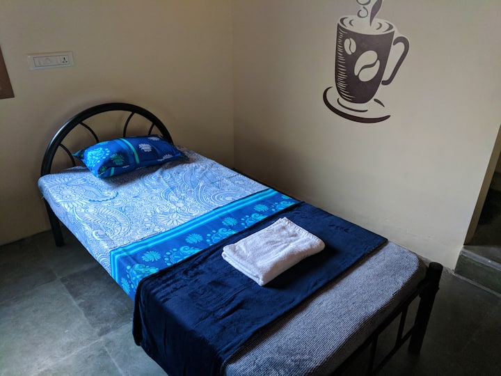 เตียงที่อบอุ่นของคุณมีผ้าห่มอุ่นๆและผ้าเช็ดตัว