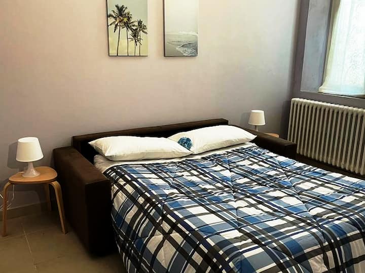 Дневна соба со кауч на спуштање 