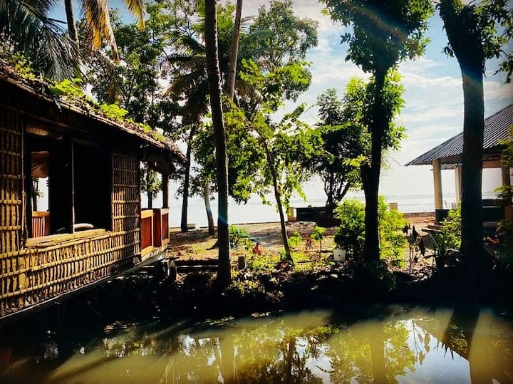 Canoe ville - Lakeside Stilt House