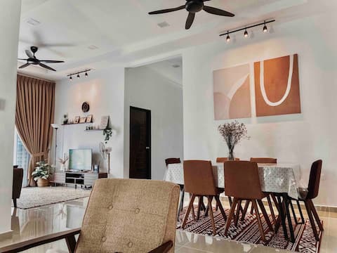 De Jara Houseguest, Kuala Dungun