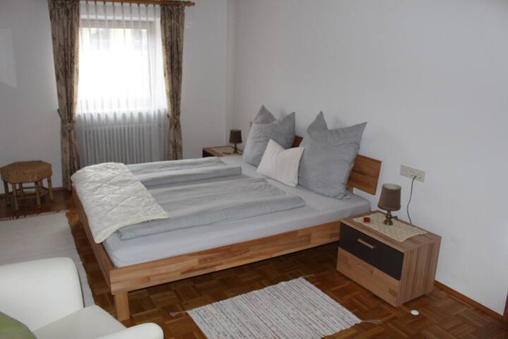 Საძინებელი 1.80*2,0 *2,0 მ