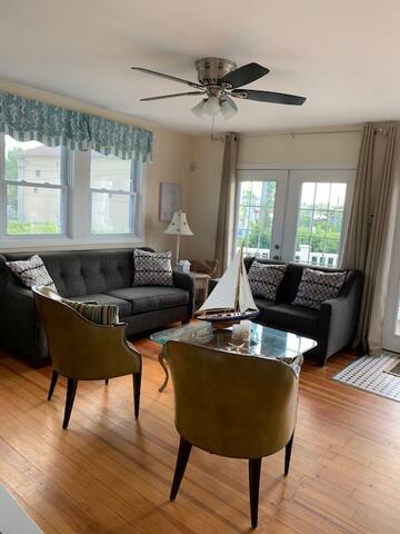 Beach Home with Roof Deck across from Easton beach gallery image 5