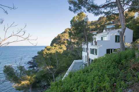 The sea at your feet in Cadaquès