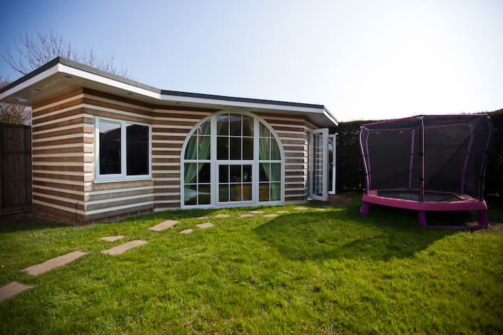 Fabulous  garden pod by the sea !