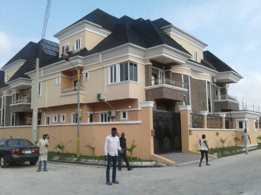 External view - interlocking street road on either side of property