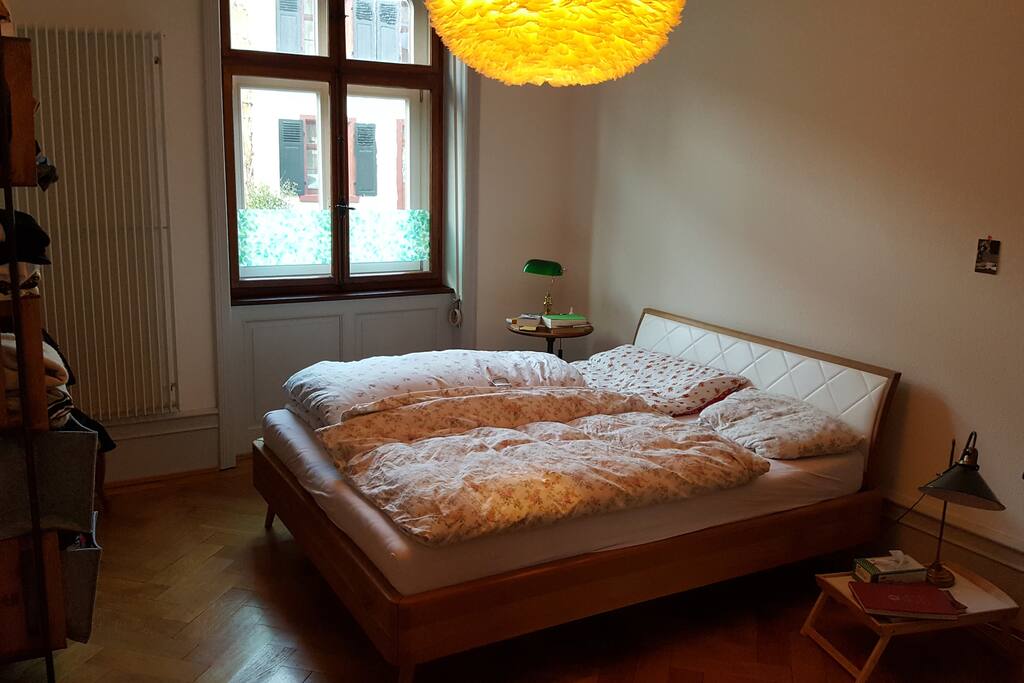 A cosy king size bed awaits you.