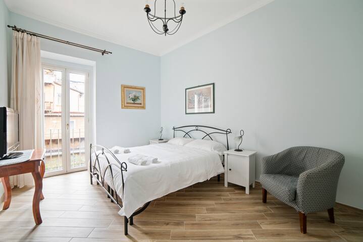 ۩ The Artist’s House in front of Pantheon gallery image 2