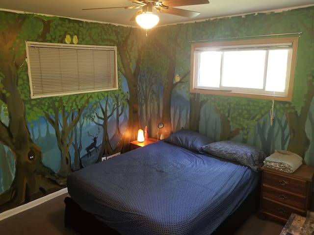 Chill private room in 420 house