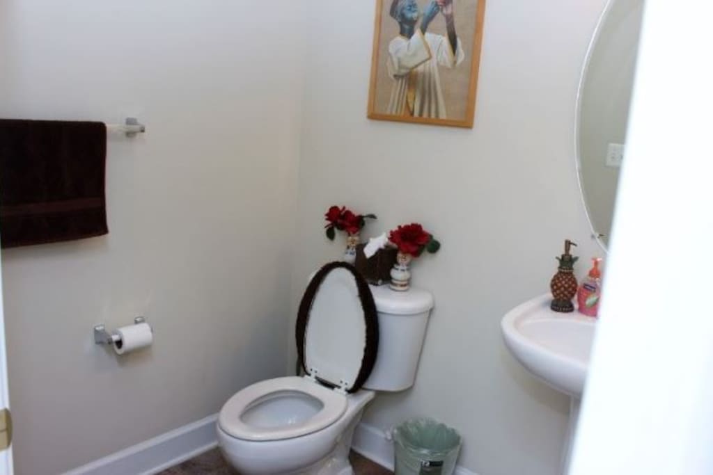 Ground Floor 1/2 bathroom