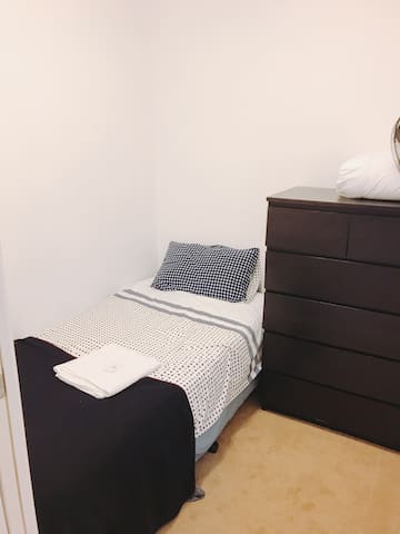 *FEMALE ONLY* Cosy room in Mantra building, CBD