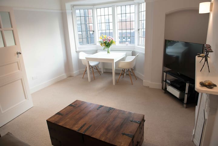 Prime Location, Highspeed Wifi, Professional Clean - London