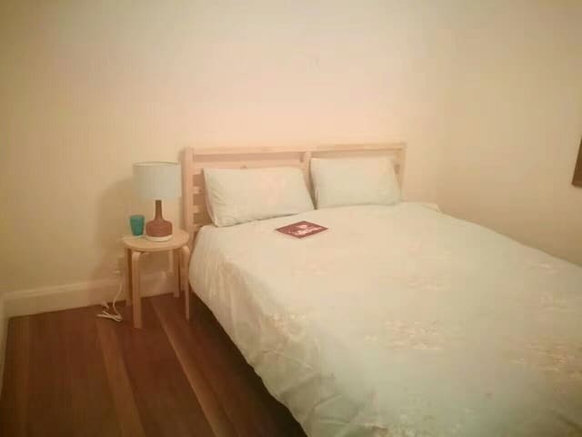 spacious two individual bedroom near chadstone