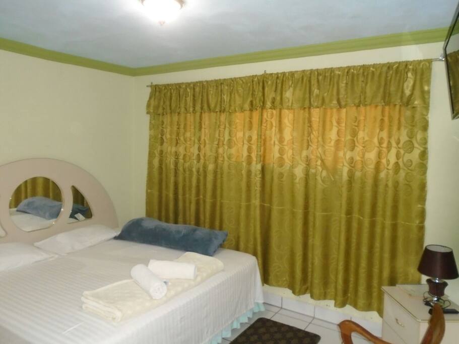 Habitación con cama extragrande