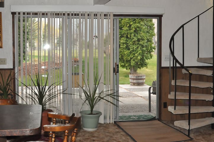 STUDIO OVERLOOKING GOLFCOURSE