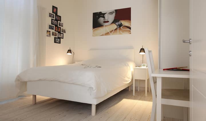 Rock Room, double bedroom, French bed, even single use