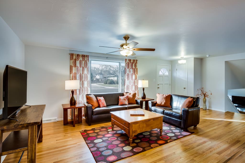 At just under 2000 square feet, there is plenty of room for large groups or room for a couple or small family to spread out and enjoy their separate spaces.