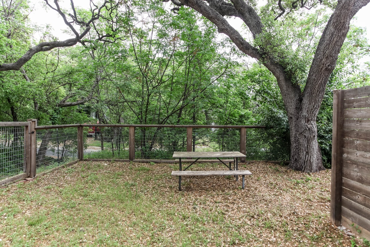 Hill House in Wonderful Bouldin!
