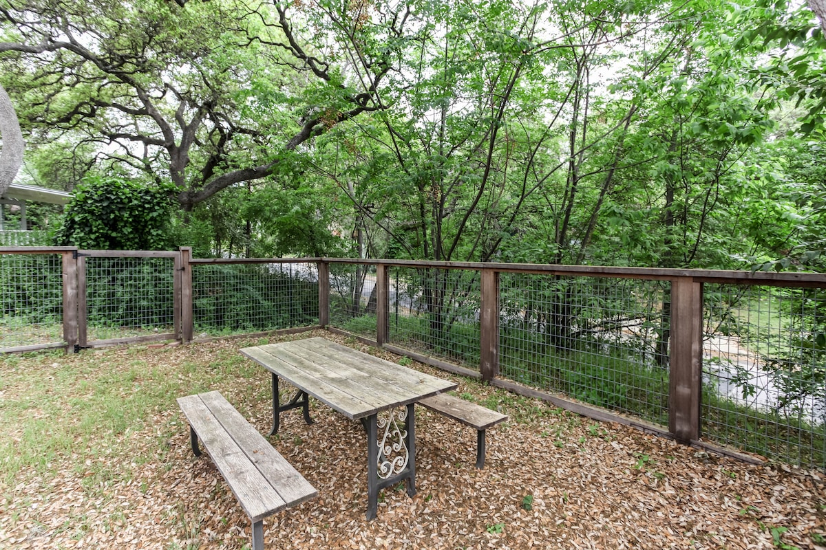 Hill House in Wonderful Bouldin!