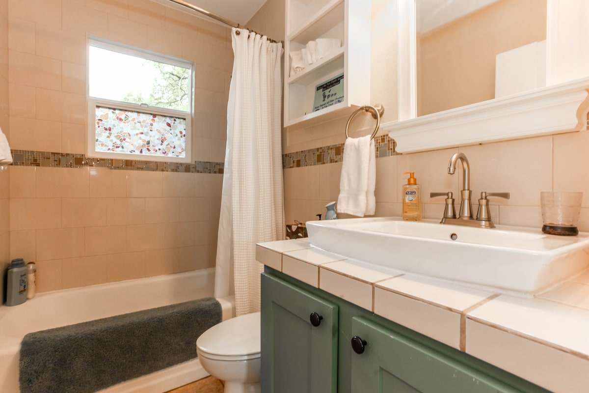 Hill House in Wonderful Bouldin!