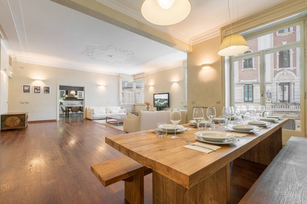 Amazing lighting throughout the aparment